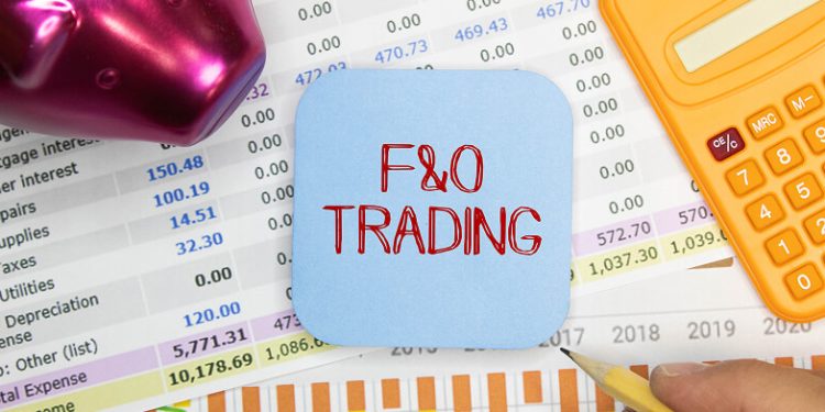 What are the Main Risks Associated with Derivatives Trading?